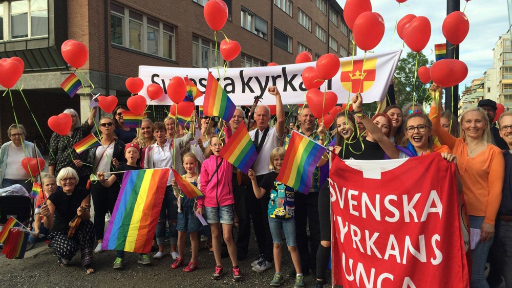 Örebro Pride 2016. Svenska kyrkan tillåter två motstridiga uppfattningar om homosexuella förhållanden. Foto: Cecilia Andersson/ Svenska kyrkan